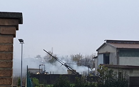 Incendio nel fienile, Vigili del fuoco in azione