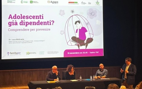 Adolescenti schiavi di alcol, droga e device: come combattere le dipendenze?