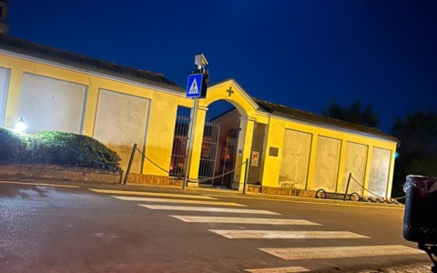Furti al cimitero di Vidolasco: rubati rame e una statua in bronzo