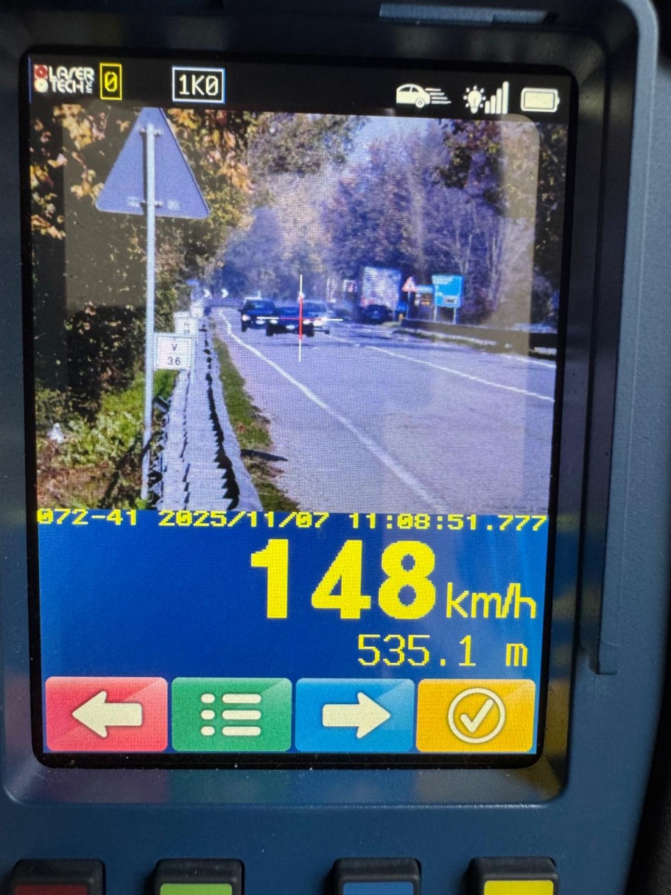 A folle velocità col bolide sul viale: multone e patente ritirata