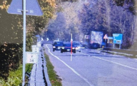 A folle velocità col bolide sul viale: multone e patente ritirata