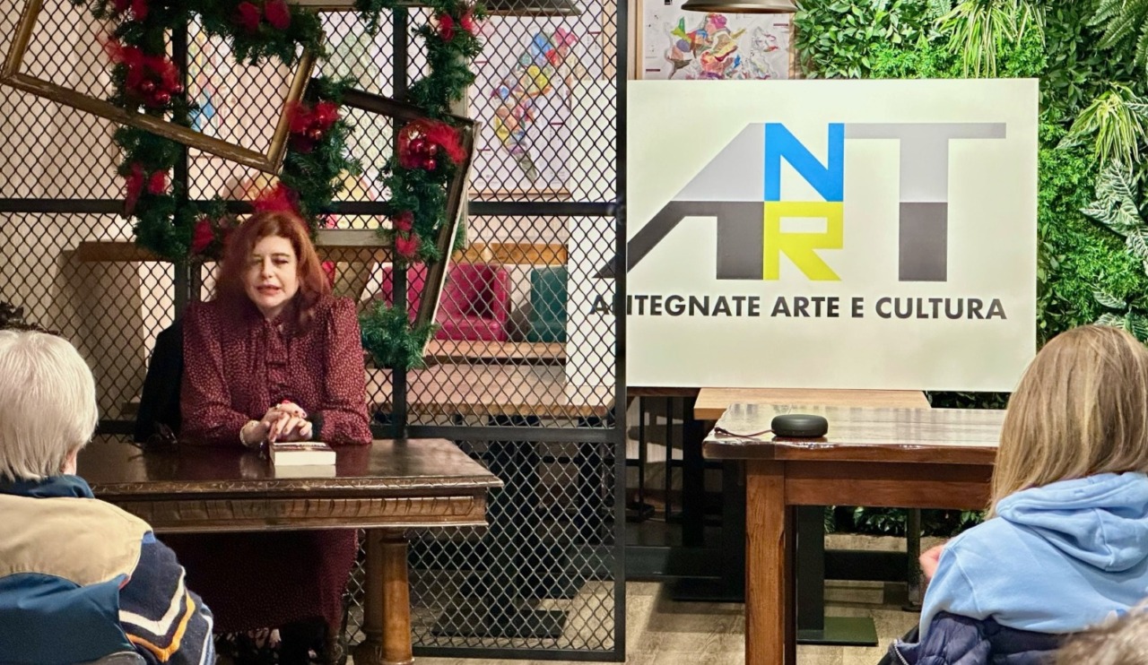 Antegnate inaugura “Aperitivi con l’Autore”: grande successo per la prima serata dedicata a Silvia Stucchi