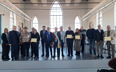 Sei benemeriti e un patto d’amicizia  con Assisi nel segno di don Cesare Provenzi