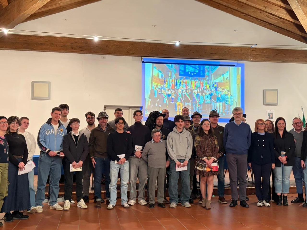 Giovani al centro, il Comune premia il merito scolastico e consegna la Costituzione ai 18enni