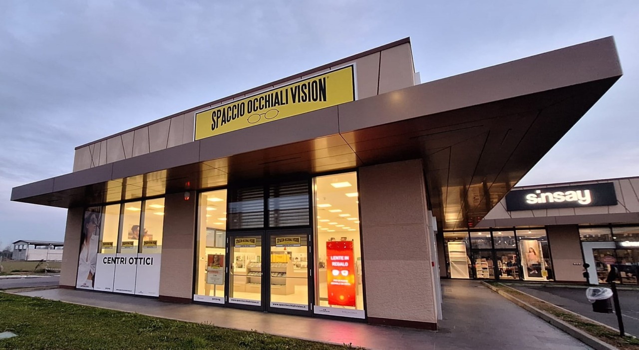 Colpo nell’area commerciale di via Panizzardo, razziati “Spaccio occhiali vision” e “Sinsay”