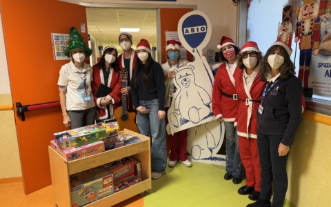 Natale in Pediatria: solidarietà, doni e sorrisi per i piccoli pazienti di Asst Crema