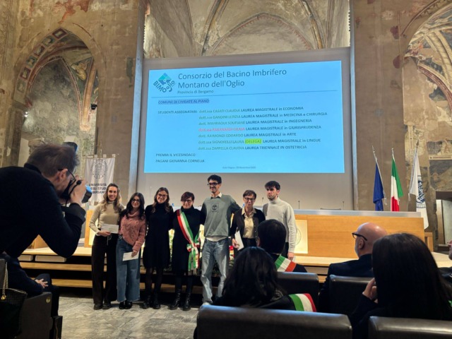 Cividate celebra l’eccellenza dei suoi giovani: premiati sette laureati con voti brillanti