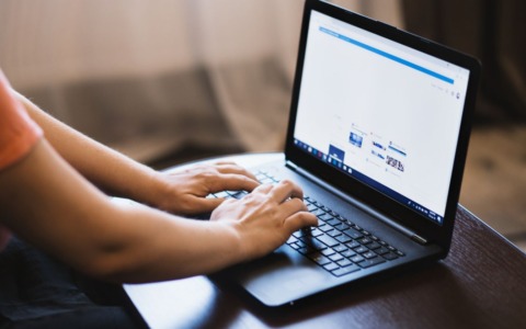 Perseguitata sui social e minacciata, arrestato un 56enne a Messina