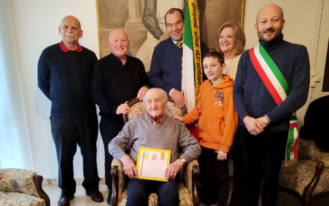 Al reduce di Cefalonia, 102 anni, arrivano gli auguri del generale della Divisione Acqui