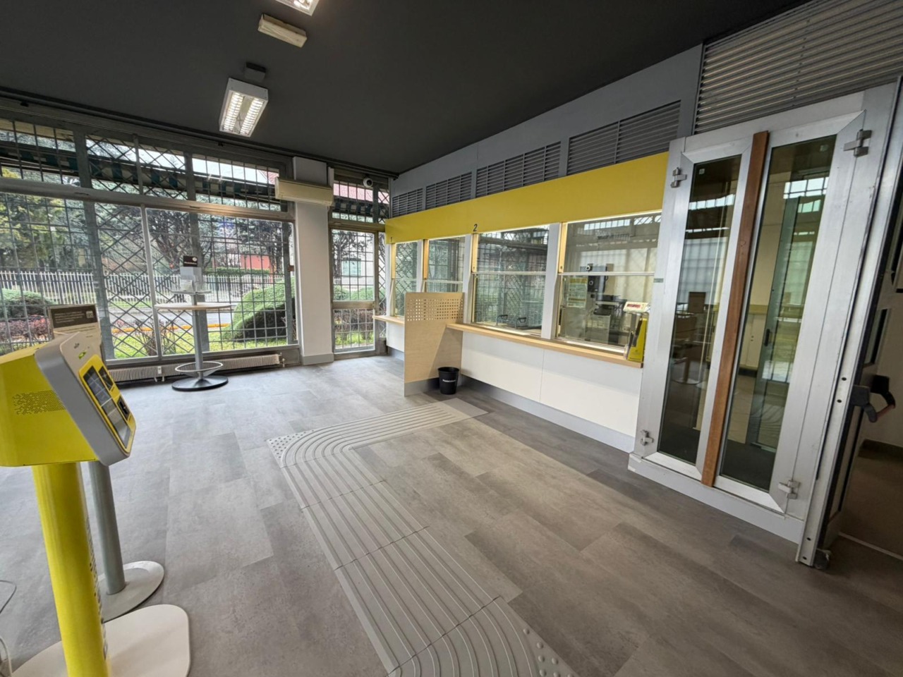 Restyling completato, riapre al pubblico l’ufficio postale