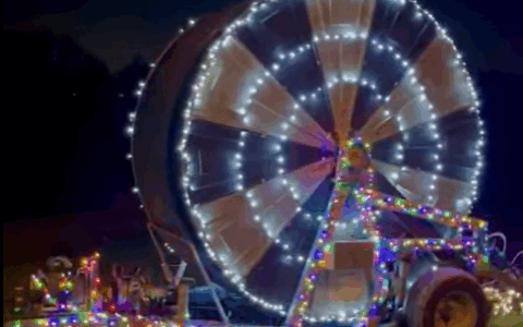 “Brembo Farm” ancora campione di luminarie, che spettacolo l’irrigatrice illuminata