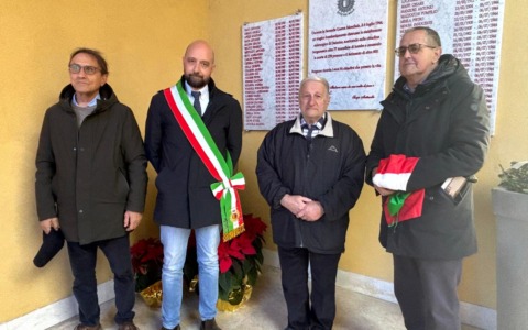 Svelate le lapidi dedicate alle 54 vittime bergamasche del bombardamento di Dalmine