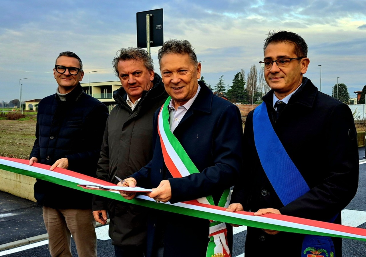 Inaugurata la nuova via Congregazione tra una folla di bambini in festa