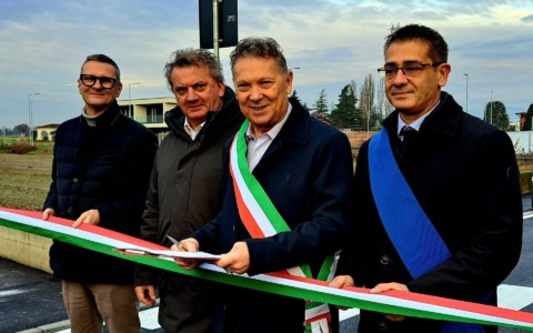 Inaugurata la nuova via Congregazione tra una folla di bambini in festa