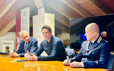 Il sottosegretario Nicola Molteni in visita al Commissariato di Treviglio