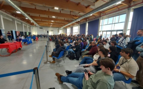 I maghi del Cubo di Rubik incantano il pubblico in Fiera a Treviglio