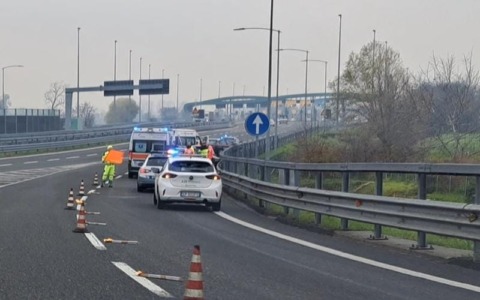 Schianto dopo un inseguimento sulla Teem: feriti due carabinieri di Treviglio