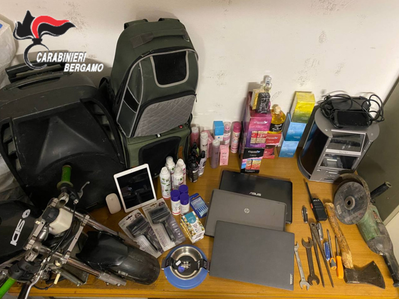 Colpo al centro sportivo, dopo un rocambolesco inseguimento arrestato un pregiudicato