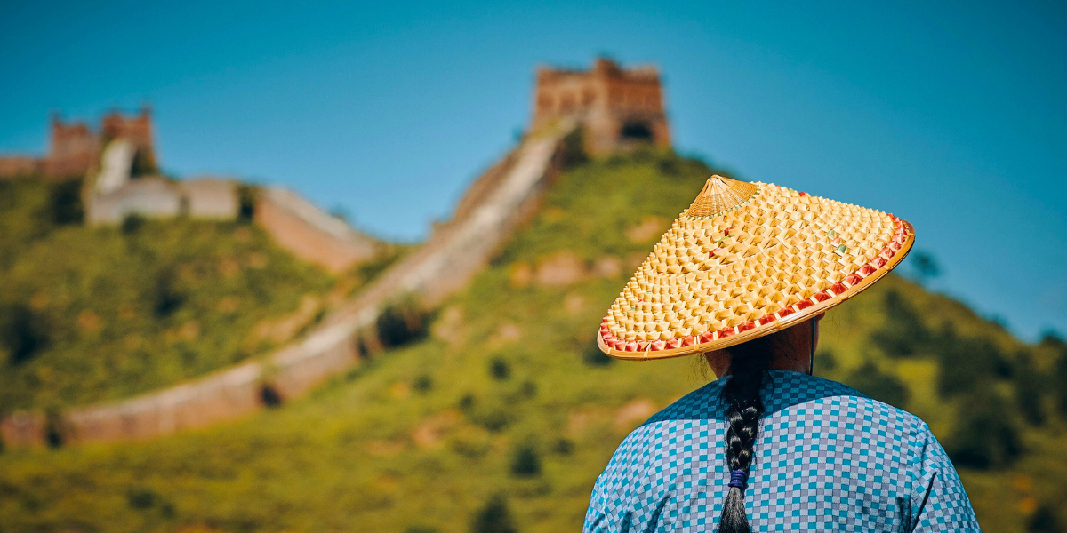 Andare in Cina da soli è complicato, ma accompagnati diventa straordinario