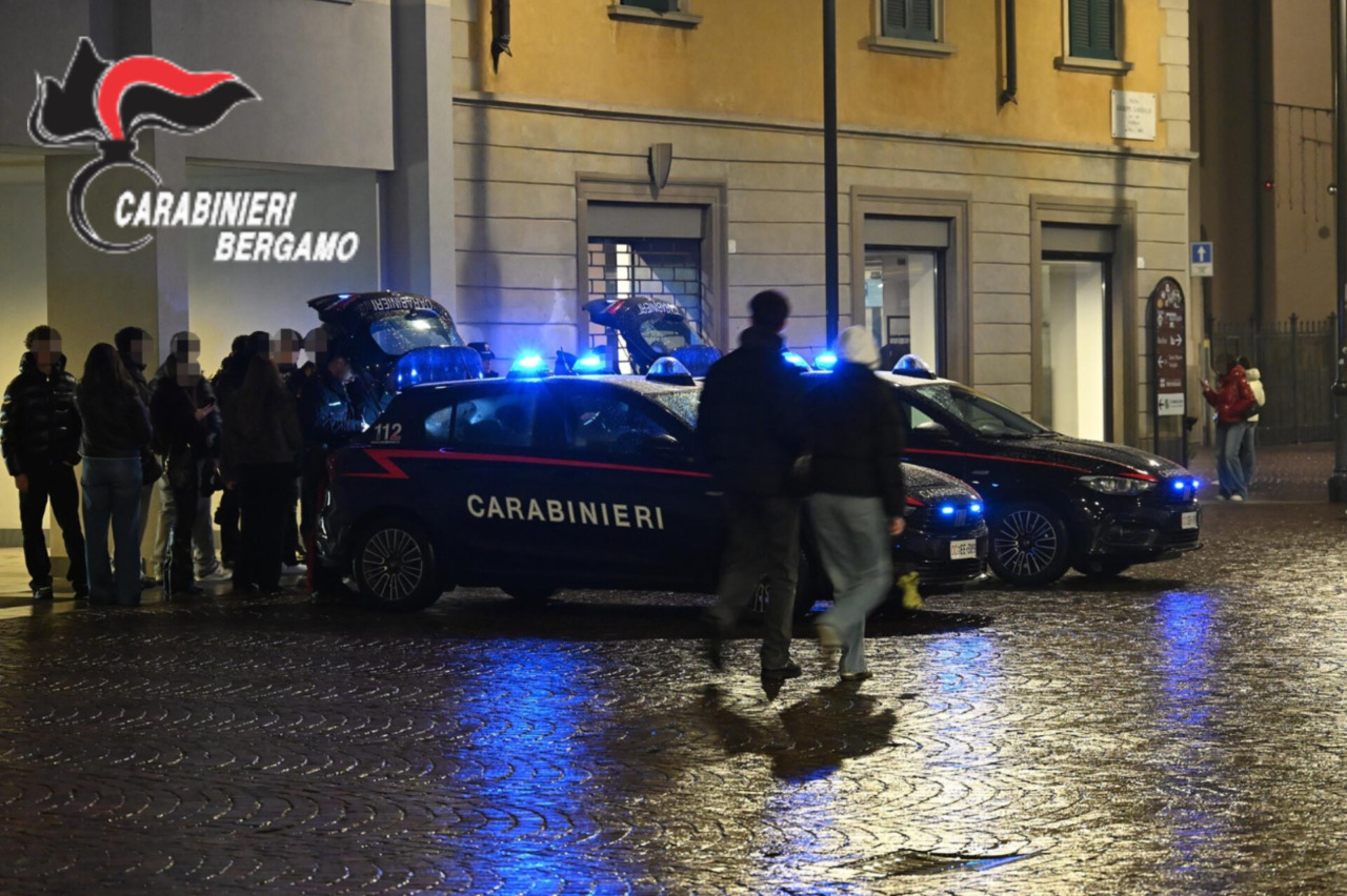 Arresti e denunce per spaccio, porto abusivo d’armi e rapina: la stretta dei carabinieri sulle bande giovanili