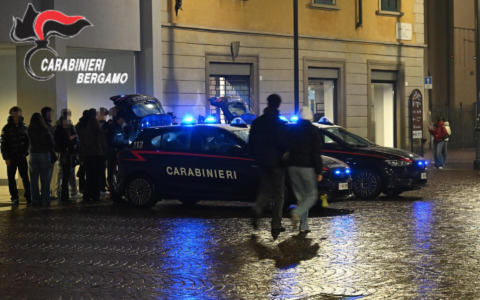 Arresti e denunce per spaccio, porto abusivo d’armi e rapina: la stretta dei carabinieri sulle bande giovanili