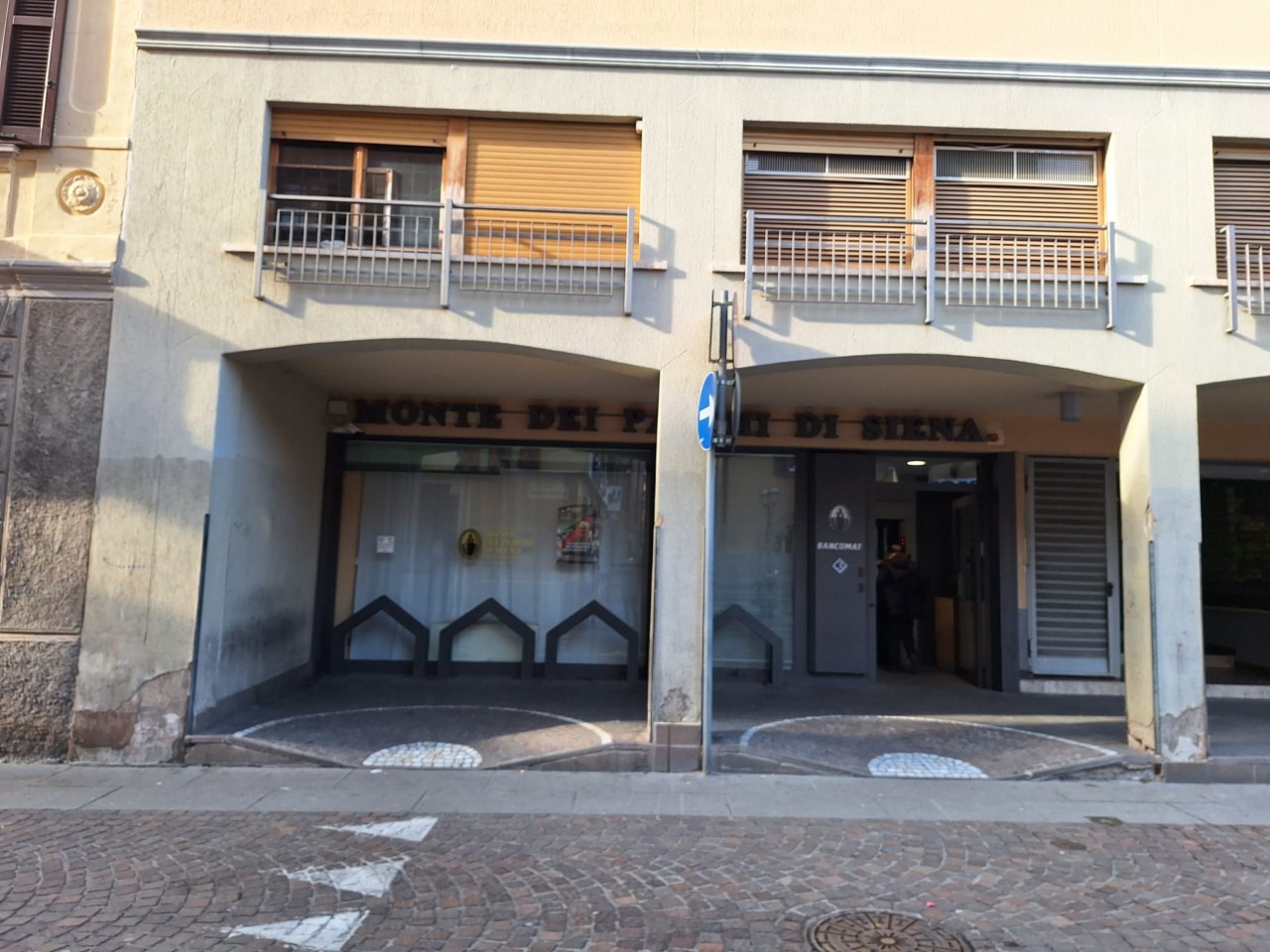 Ancora schiamazzi e bivacchi in piazza Garibaldi, arrivano le Forze dell’ordine