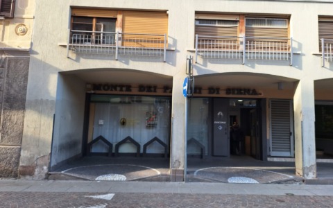 Ancora schiamazzi e bivacchi in piazza Garibaldi, arrivano le Forze dell’ordine