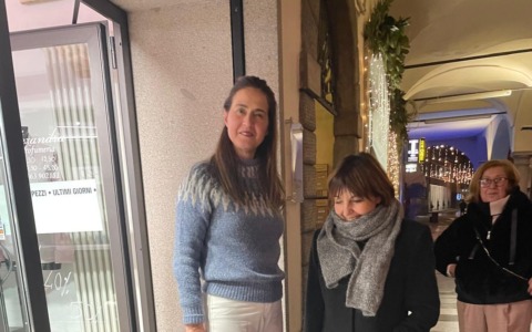 Dopo 38 anni cala la serranda: il centro storico di Romano saluta la Profumeria Alexandra