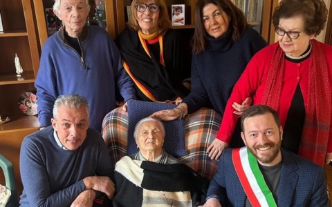 Fontanella festeggia un secolo di vita: i 100 anni di Viola Ippolita