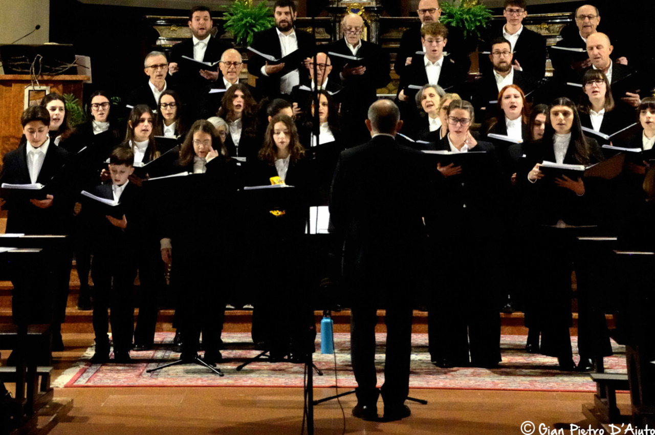 La comunità celebra il Natale tra musica, teatro e cultura