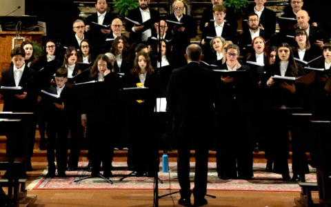 La comunità celebra il Natale tra musica, teatro e cultura