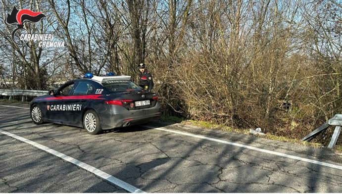 Ricercato, spacciava nel boschetto a Monte Cremasco: arrestato un 26enne