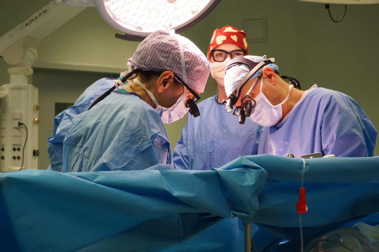 Papà dona rene e parte di fegato alla figlia: è il primo trapianto combinato da donatore vivente in Italia