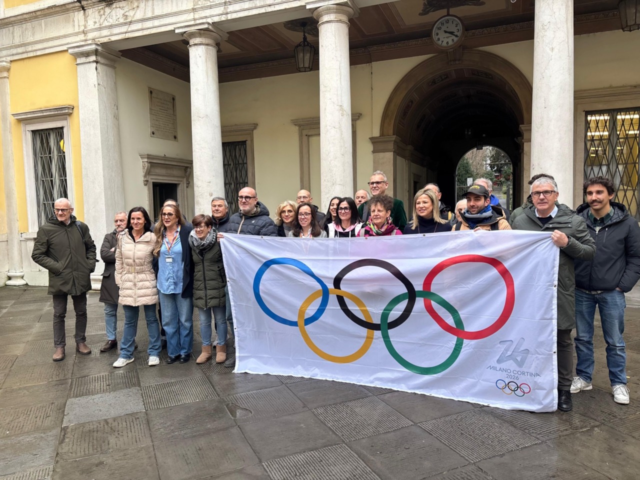 La Fiamma Olimpica sfila a Bergamo: il 2 febbraio si premia lo sport