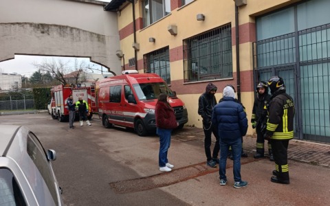 Incendio di via Giovanni Paolo II, sopralluogo del NIAT: edifici ancora inagibili