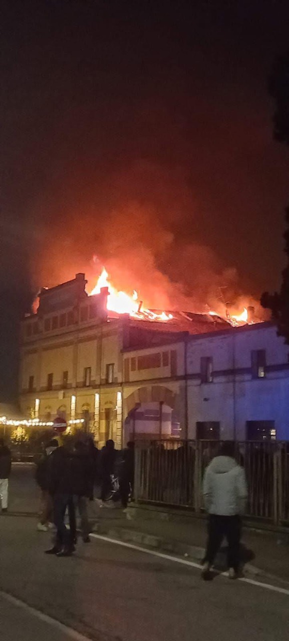 Devastante incendio all’ex Montecatini di Romano di Lombardia