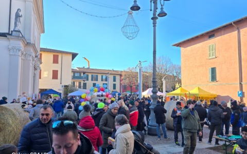 La Festa del Ringraziamento fa il botto: cento trattori sfilano in centro
