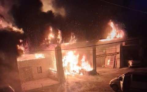 Boltiere, una famiglia sfollata dopo l’incendio al deposito