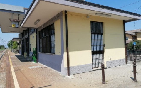 Ladruncolo scappa in bici, ma i clienti del bar sventano il furto