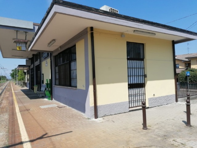 Ladruncolo scappa in bici, ma i clienti del bar sventano il furto