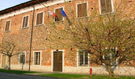 Scontro politico sui social: nel mirino Amministrazione e alpini