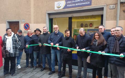 La Lega inaugura la storica sede riqualificata ma lascia alla porta gli alleati