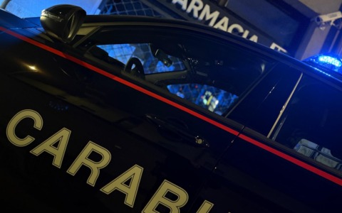 Si chiude nell’armadio per sfuggire ai controlli: ladro arrestato in farmacia a Seriate