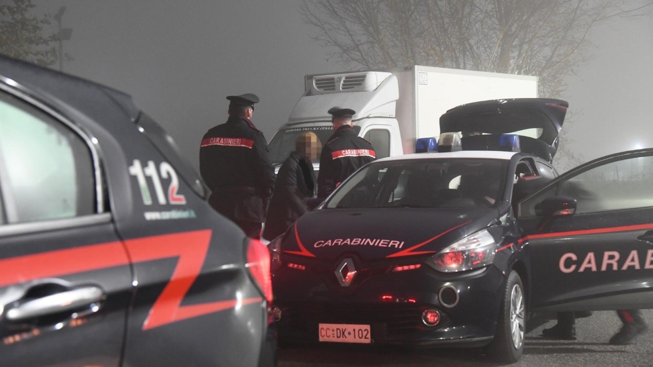 Non si ferma all’Alt, presunto ladro inseguito e fermato dai carabinieri