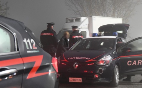 Non si ferma all’Alt, presunto ladro inseguito e fermato dai carabinieri