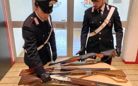 Deteneva le armi in modo irregolare: nove fucili ritirati a un macellaio di Zingonia