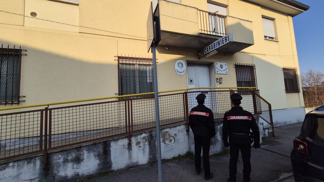Maltrattava l’anziana madre per estorcerle denaro: ha speso tutto per comprarsi la droga