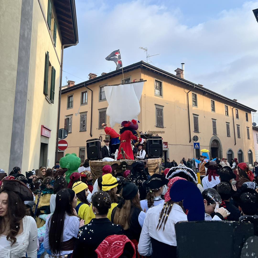 All’arrembaggio: i pirati conquistano le vie di Romano