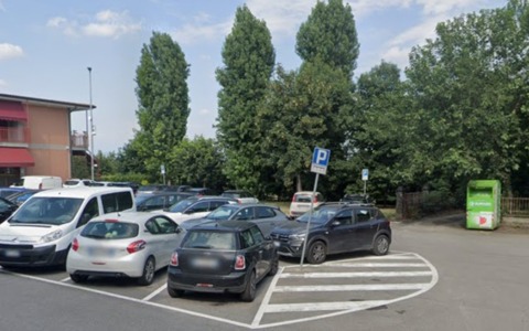 Maleducazione e degrado nella Piazzetta del Castello, Forlani: “Non è vivacità, ma mancanza di rispetto”