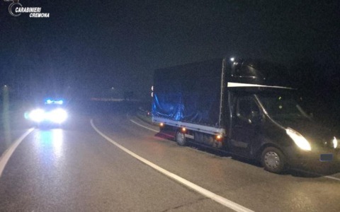 Furto da 400mila euro in un’azienda cosmetica, i carabinieri recuperano il furgone con la refurtiva